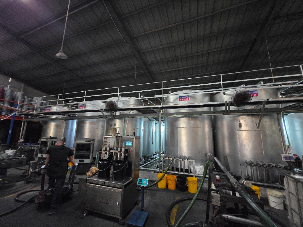 Operator managing semi-automated digital load-cell weighing and dual-nozzle filling machine