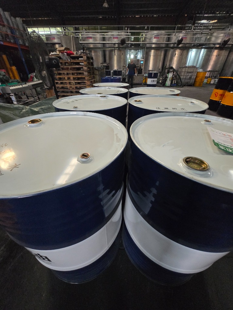 208L steel drums staged at blending kettle discharge lines